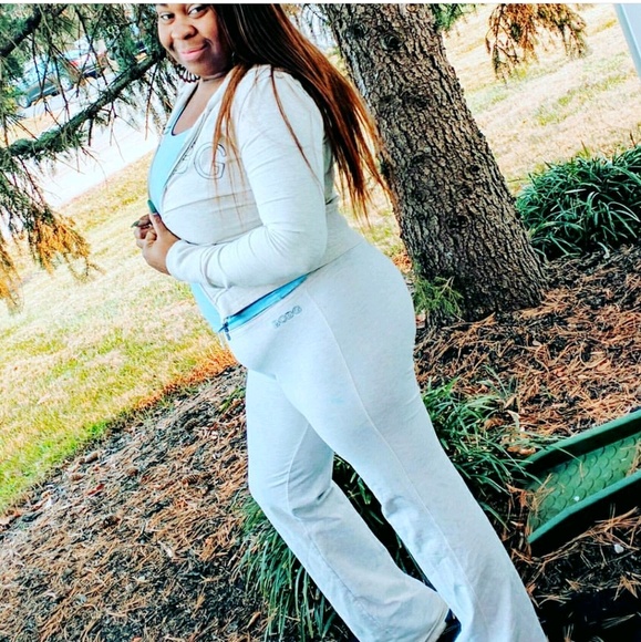 Meet your Posher, Eboni - Picture 1 of 1